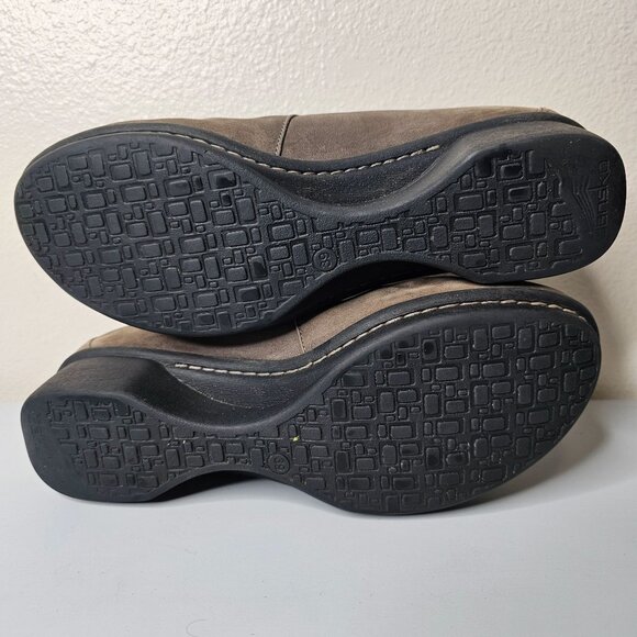 Dansko Size 39 Taupe Brown Lee Nubuck Leather Ankle Boots Zip Up Low Heel - Picture 7 of 9